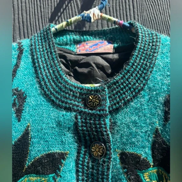 Vintage New Wang Kong Knit Cardigan With Floral Appliqué Size MD - Picture 11 of 16